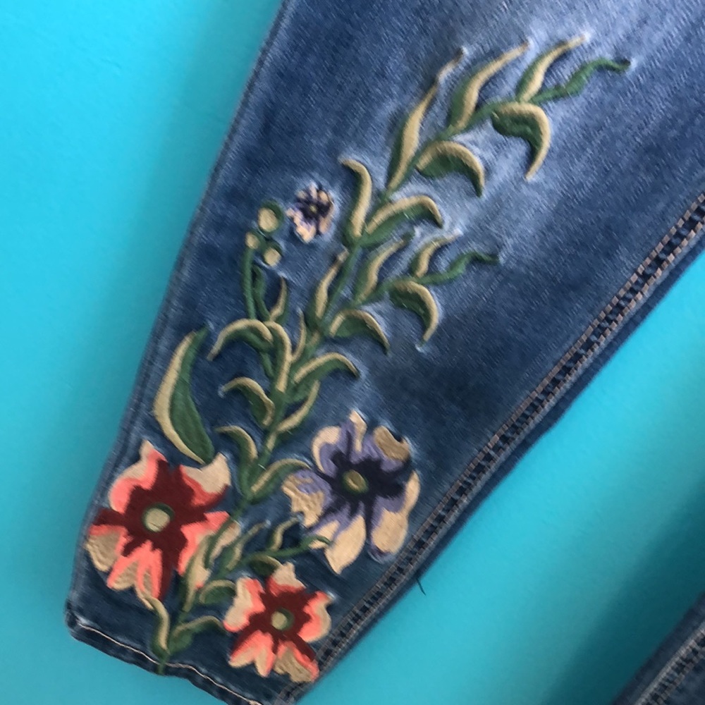 Embroidered Floral Jeans Boho Festival Straight Leg Size 6 Baccini - Picture 6 of 16